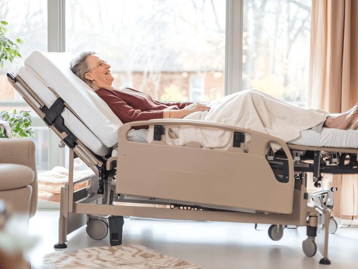 Nên Mua Giường Y Tế Loại Nào Cho Người Già Năm 2026? Kinh Nghiệm Thực Tế & Mẹo Tiết Kiệm Chi Phí Từ Open Shop