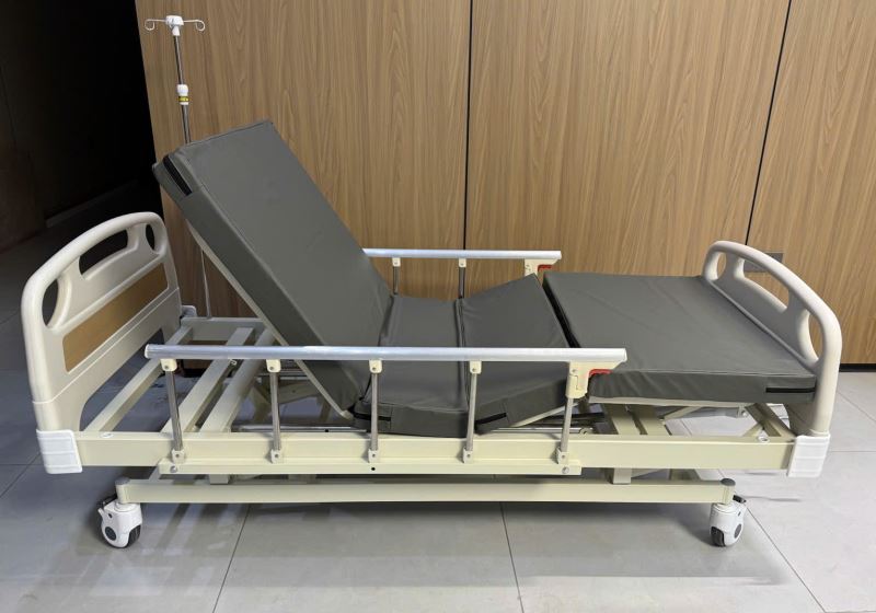  Giường bệnh 3 tay quay nâng hạ độ cao GBM